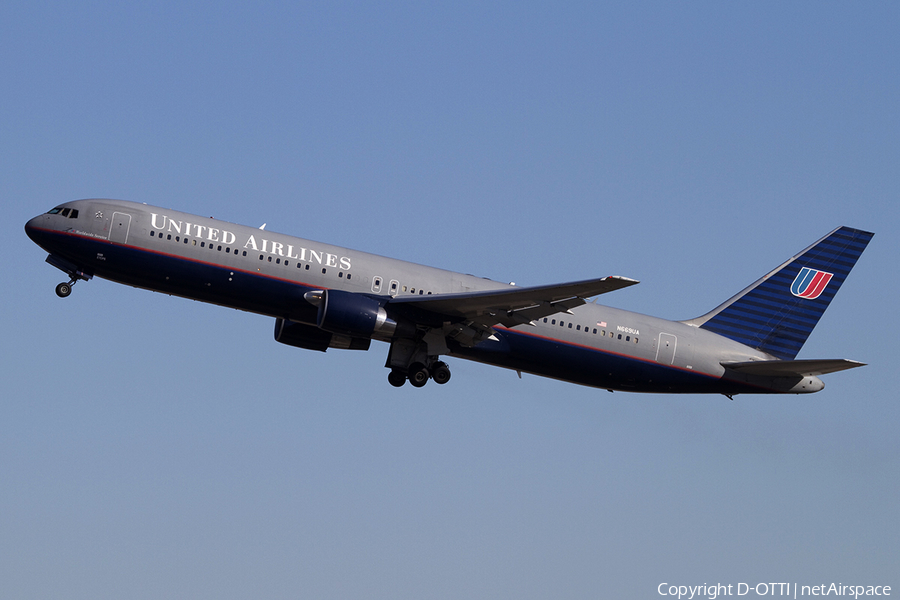 United Airlines Boeing 767-322(ER) (N669UA) | Photo 334570