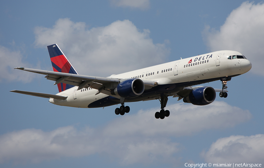 Delta Air Lines Boeing 757-232 (N6700) | Photo 3386