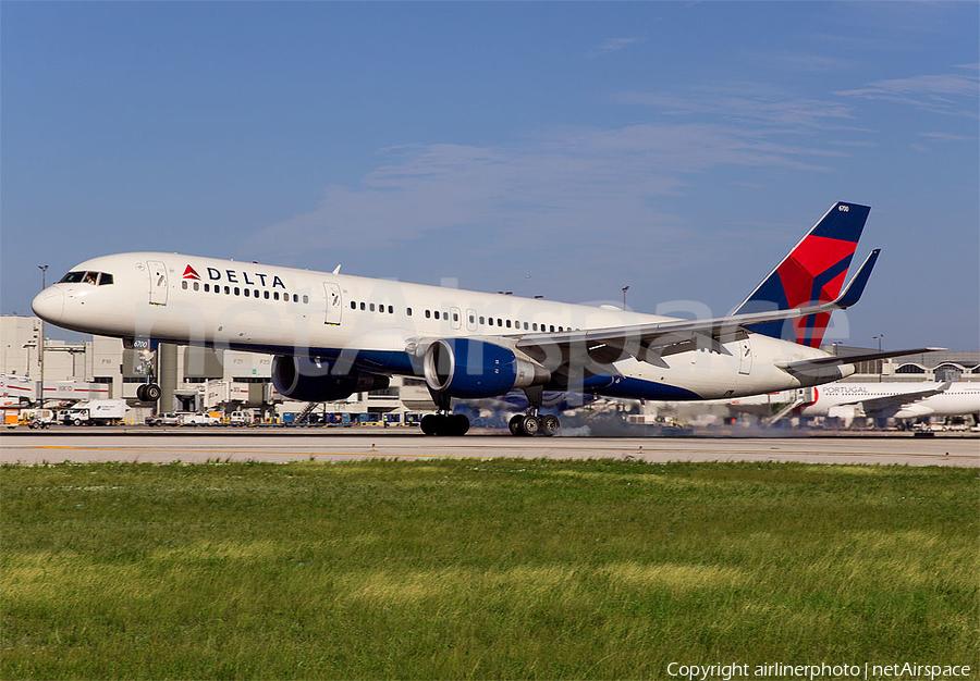 Delta Air Lines Boeing 757-232 (N6700) | Photo 46353