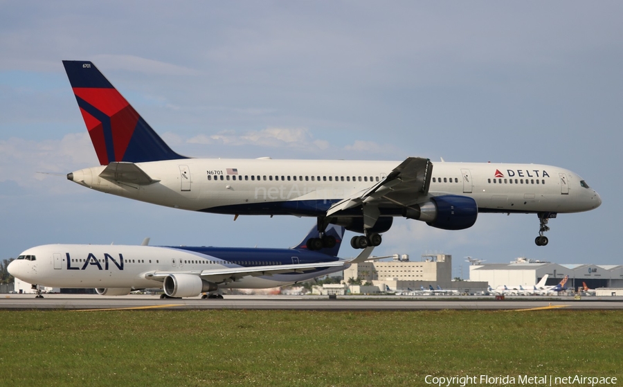 Delta Air Lines Boeing 757-232 (N6701) | Photo 355290