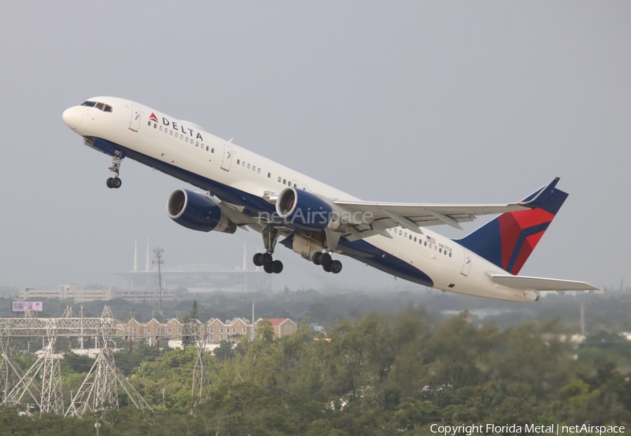 Delta Air Lines Boeing 757-232 (N6702) | Photo 355292