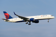 Delta Air Lines Boeing 757-232 (N6702) at  New York - John F. Kennedy International, United States