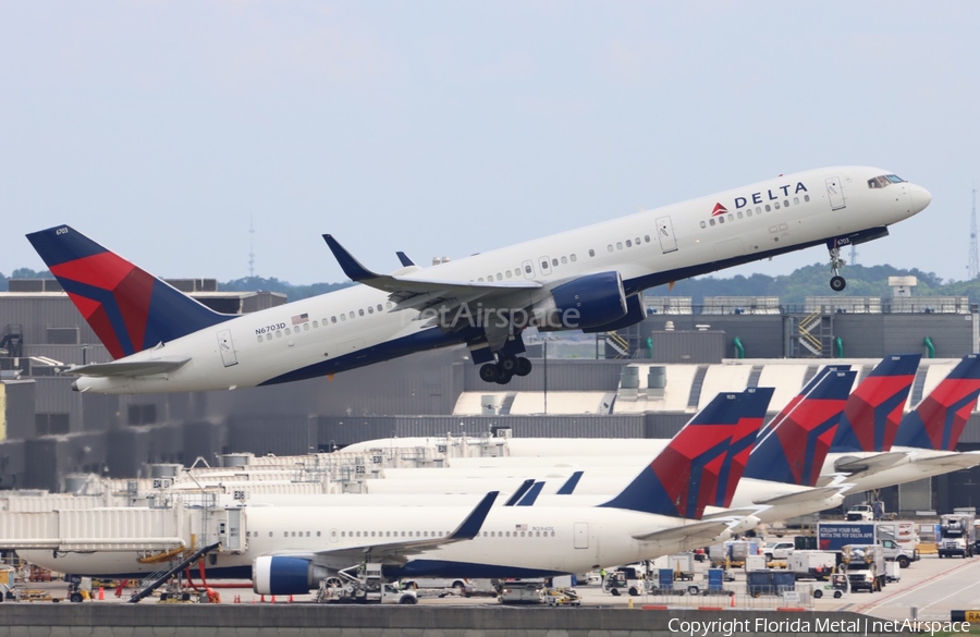 Delta Air Lines Boeing 757-232 (N6703D) | Photo 678459