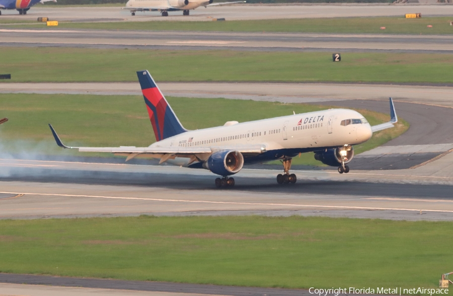 Delta Air Lines Boeing 757-232 (N6703D) | Photo 678460