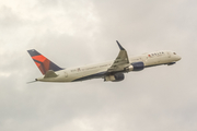 Delta Air Lines Boeing 757-232 (N6704Z) at  Atlanta - Hartsfield-Jackson International, United States