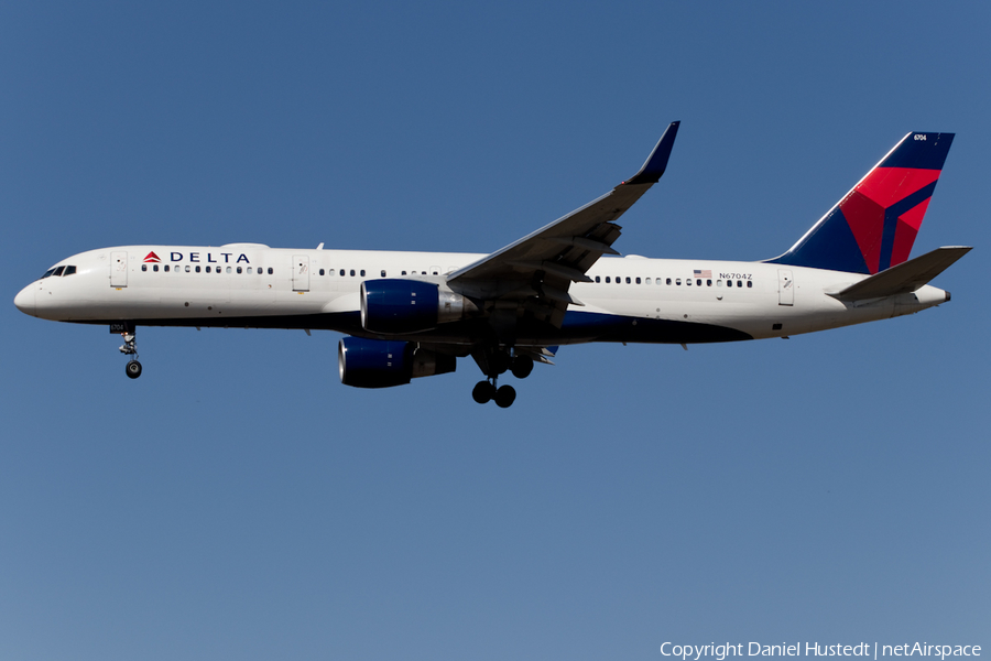 Delta Air Lines Boeing 757-232 (N6704Z) | Photo 446146