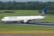 United Airlines Boeing 767-424(ER) (N67052) at  Hamburg - Fuhlsbuettel (Helmut Schmidt), Germany