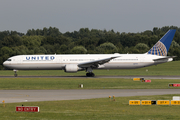 United Airlines Boeing 767-424(ER) (N67052) at  Hamburg - Fuhlsbuettel (Helmut Schmidt), Germany