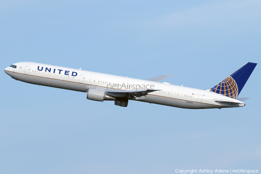 United Airlines Boeing 767-424(ER) (N67052) | Photo 191130