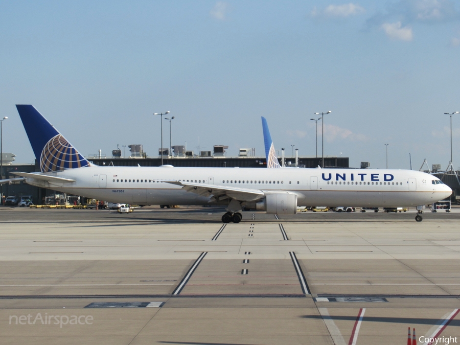 United Airlines Boeing 767-424(ER) (N67052) | Photo 515477