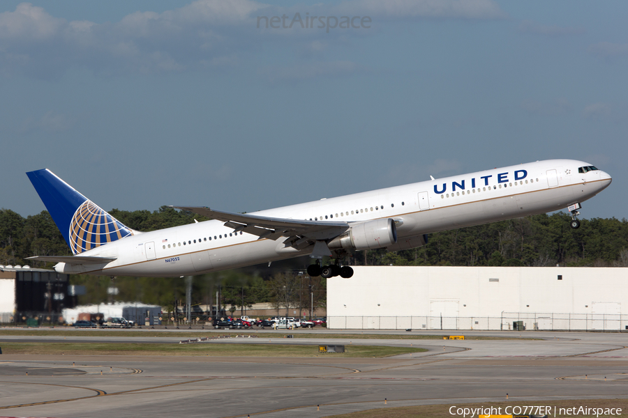 United Airlines Boeing 767-424(ER) (N67052) | Photo 22576