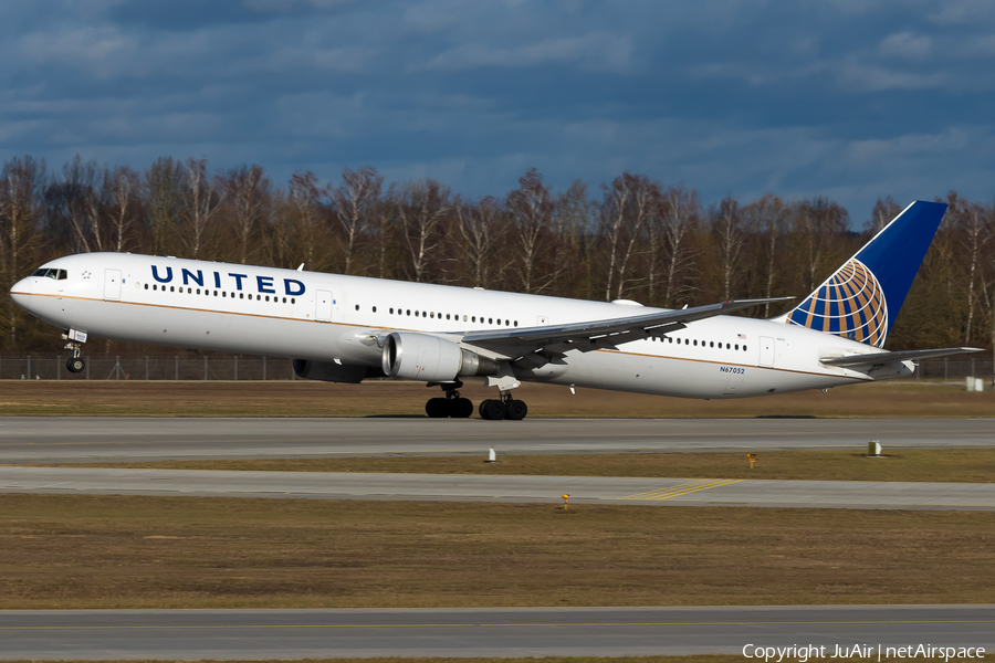 United Airlines Boeing 767-424(ER) (N67052) | Photo 620539