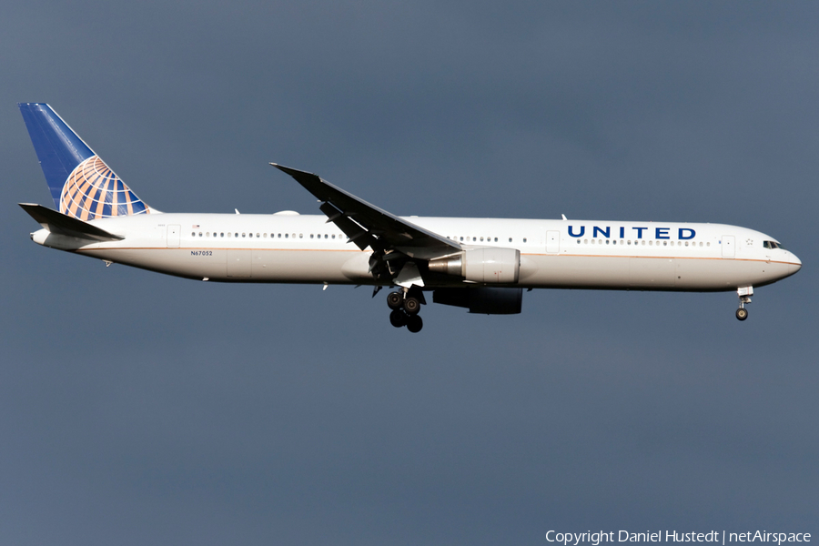 United Airlines Boeing 767-424(ER) (N67052) | Photo 476328
