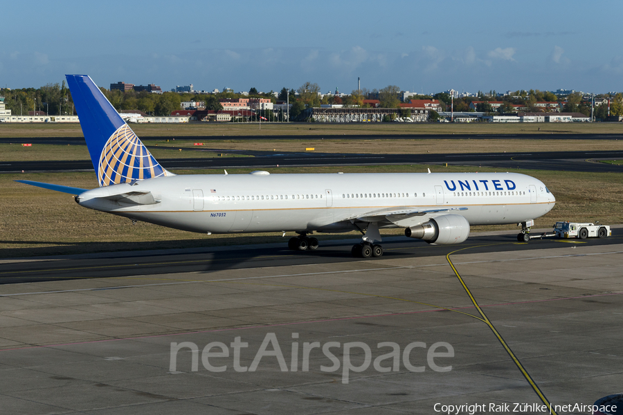 United Airlines Boeing 767-424(ER) (N67052) | Photo 271724