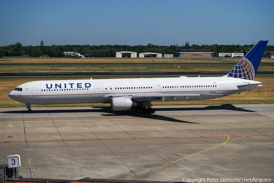United Airlines Boeing 767-424(ER) (N67052) | Photo 79754