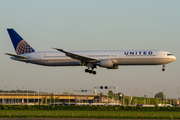 United Airlines Boeing 767-424(ER) (N67058) at  Amsterdam - Schiphol, Netherlands