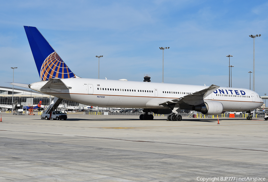 United Airlines Boeing 767-424(ER) (N67058) | Photo 281836
