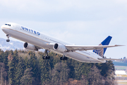 United Airlines Boeing 767-424(ER) (N67058) at  Zurich - Kloten, Switzerland