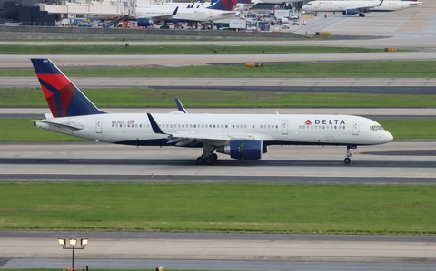 Delta Air Lines Boeing 757-232 (N6705Y) at  Atlanta - Hartsfield-Jackson International, United States
