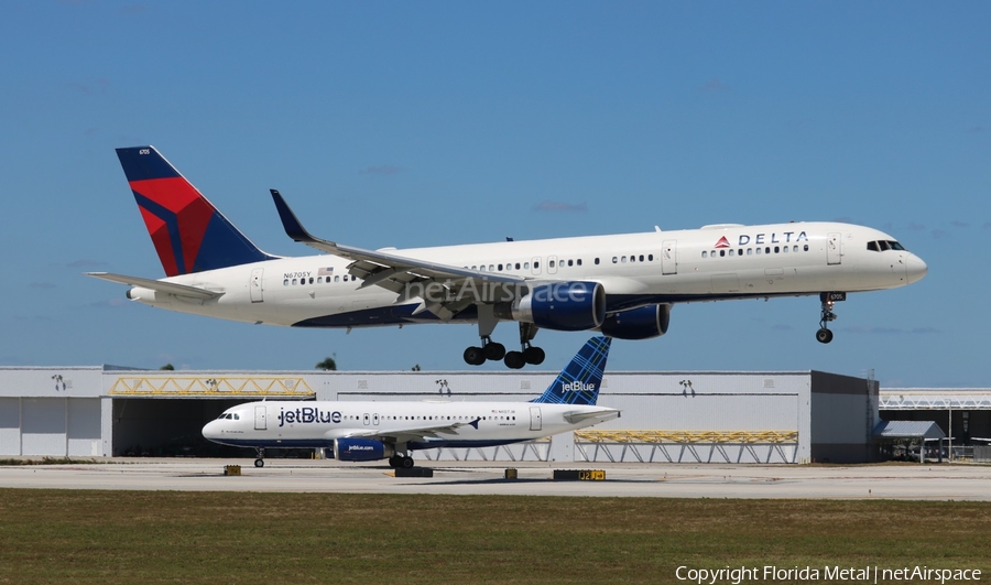 Delta Air Lines Boeing 757-232 (N6705Y) | Photo 358549