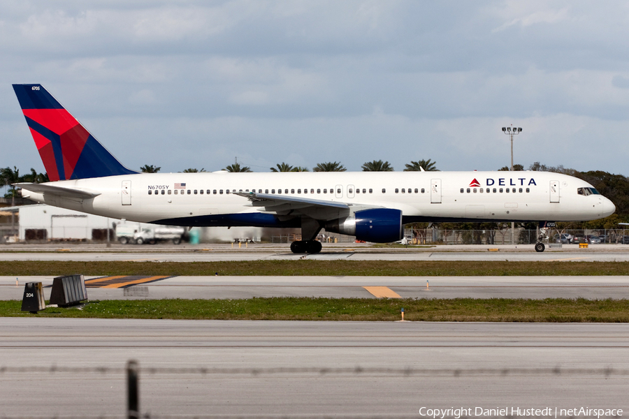 Delta Air Lines Boeing 757-232 (N6705Y) | Photo 518562