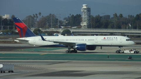 Delta Air Lines Boeing 757-232 (N6705Y) at  Los Angeles - International, United States