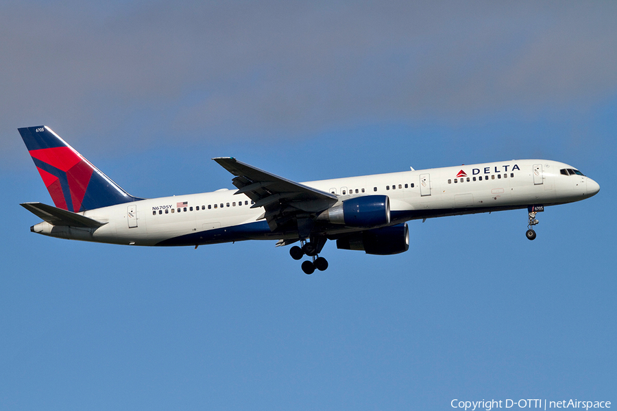 Delta Air Lines Boeing 757-232 (N6705Y) | Photo 363686