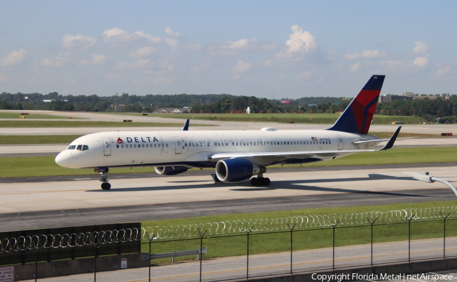 Delta Air Lines Boeing 757-232 (N6706Q) | Photo 678497