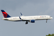 Delta Air Lines Boeing 757-232 (N6706Q) at  Washington - Ronald Reagan National, United States