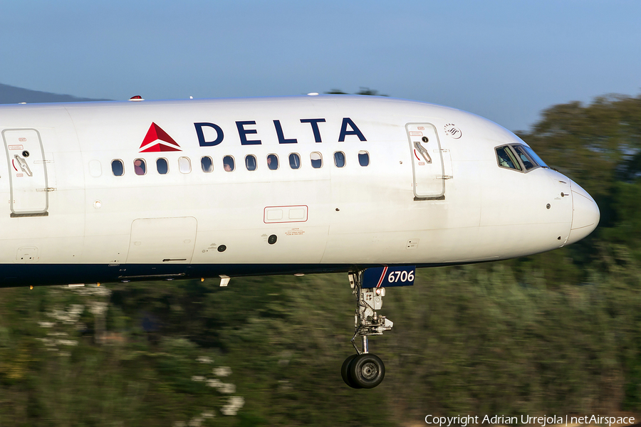 Delta Air Lines Boeing 757-232 (N6706Q) | Photo 98808