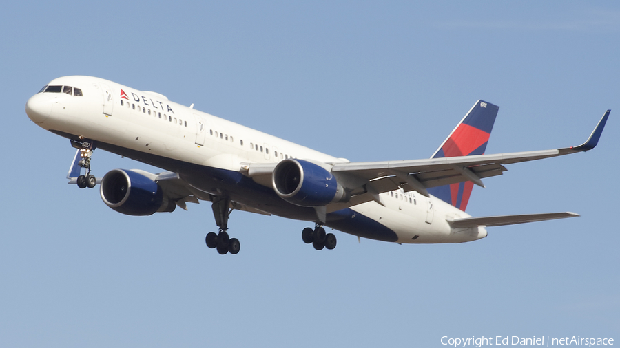 Delta Air Lines Boeing 757-232 (N6707A) | Photo 360003