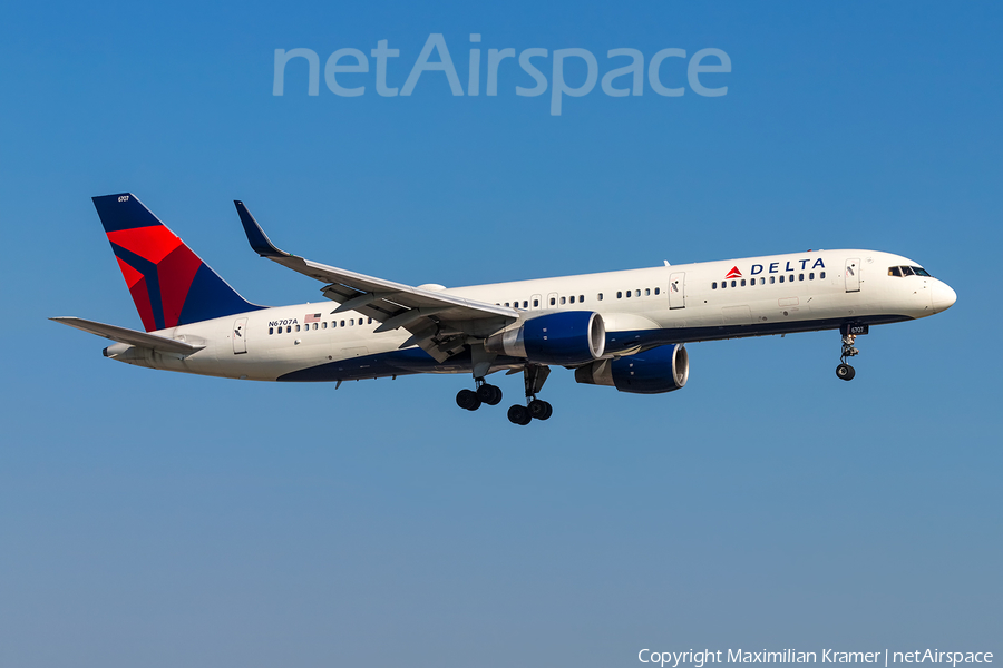 Delta Air Lines Boeing 757-232 (N6707A) | Photo 603410