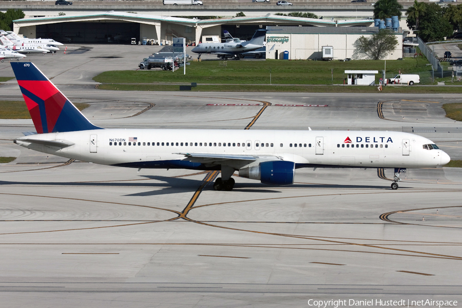 Delta Air Lines Boeing 757-232 (N670DN) | Photo 517585