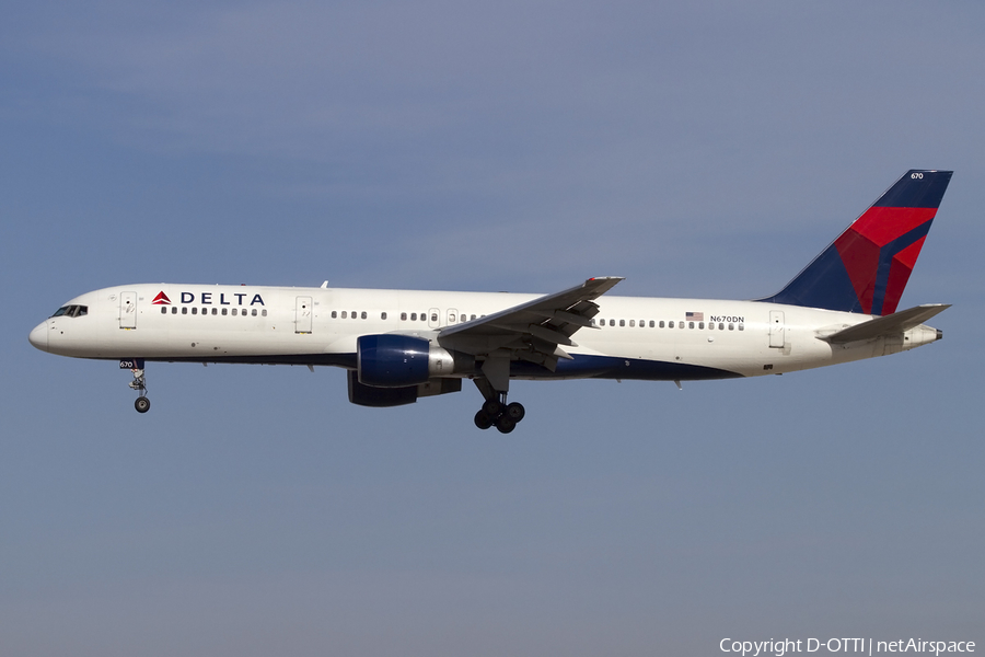 Delta Air Lines Boeing 757-232 (N670DN) | Photo 425440