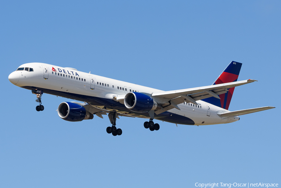 Delta Air Lines Boeing 757-232 (N670DN) | Photo 489319