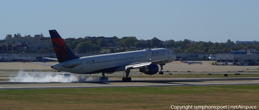 Delta Air Lines Boeing 757-232 (N670DN) | Photo 271457