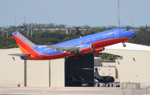 Southwest Airlines Boeing 737-3G7 (N670SW) at  Ft. Lauderdale - International, United States