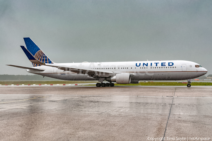 United Airlines Boeing 767-322(ER) (N670UA) | Photo 112948