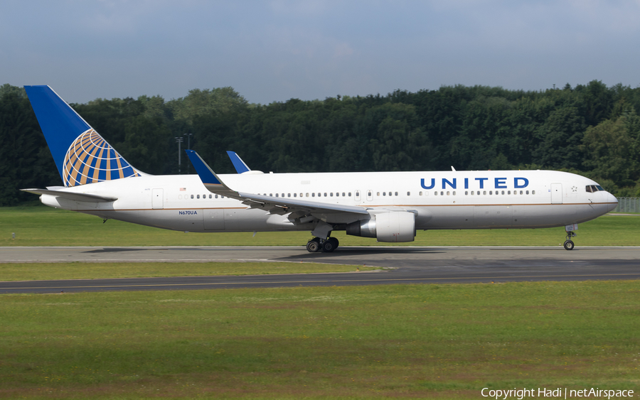 United Airlines Boeing 767-322(ER) (N670UA) | Photo 113022