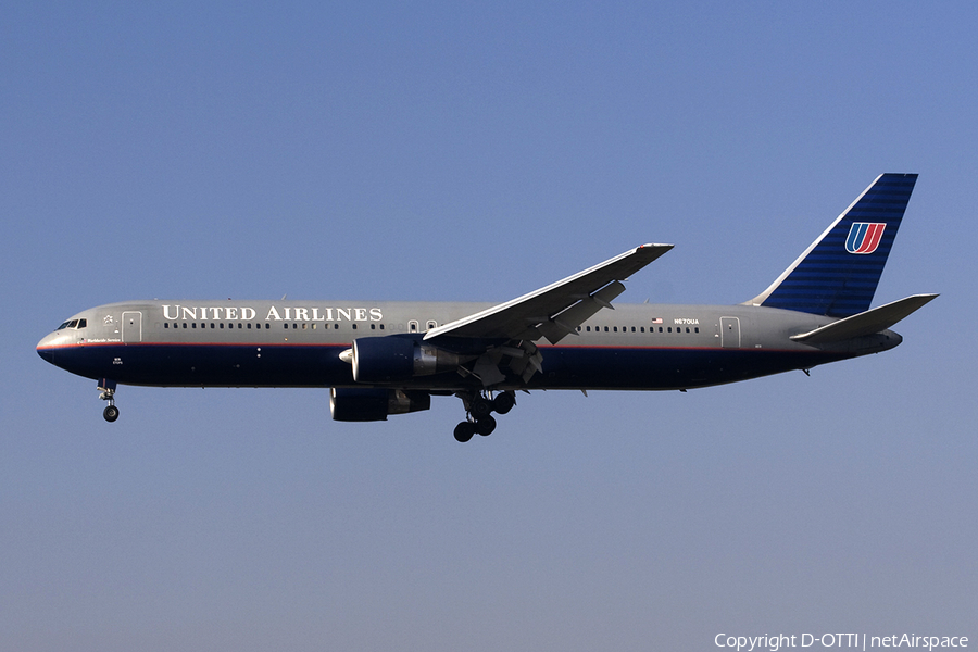 United Airlines Boeing 767-322(ER) (N670UA) | Photo 279531