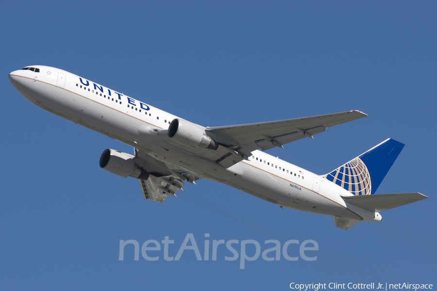 United Airlines Boeing 767-322(ER) (N670UA) | Photo 40895