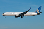 United Airlines Boeing 767-322(ER) (N670UA) at  London - Heathrow, United Kingdom