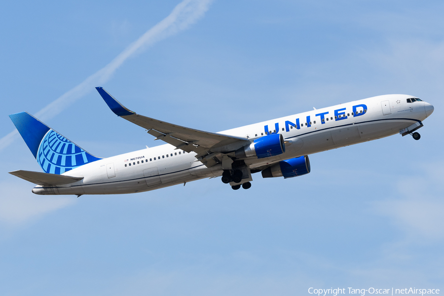 United Airlines Boeing 767-322(ER) (N670UA) | Photo 518525