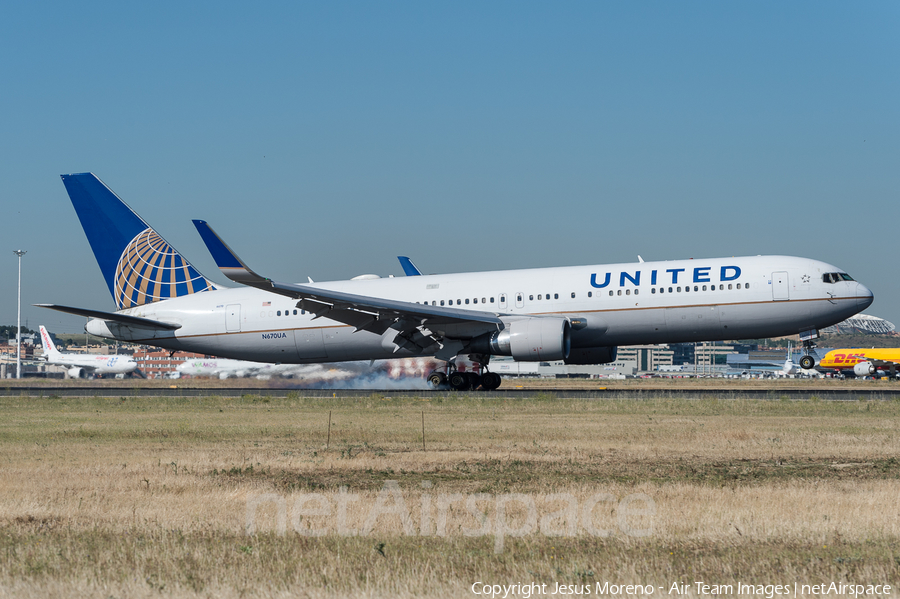 United Airlines Boeing 767-322(ER) (N670UA) | Photo 171690