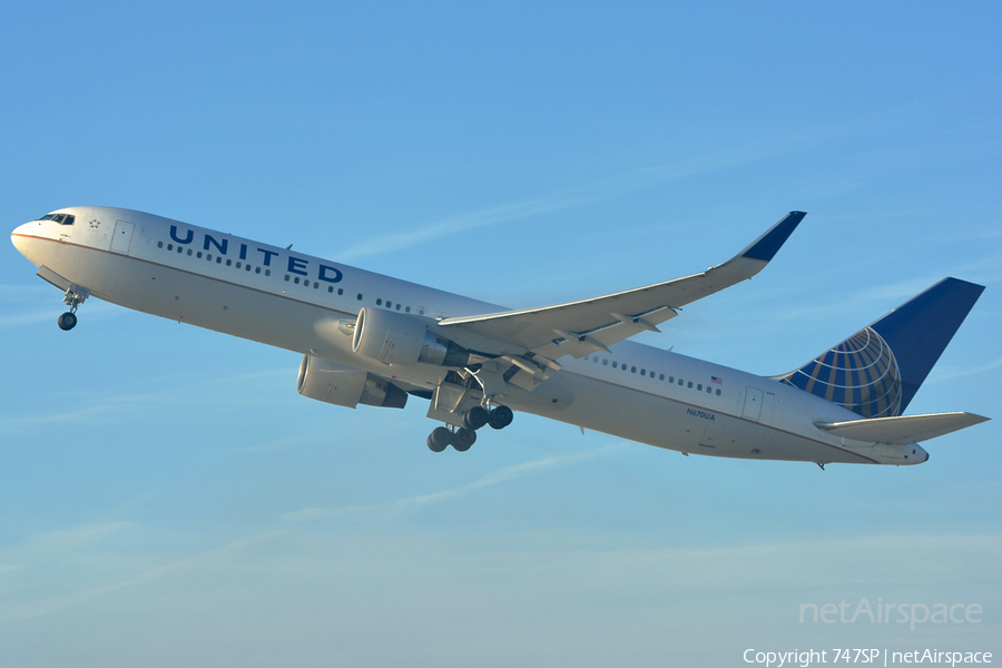 United Airlines Boeing 767-322(ER) (N670UA) | Photo 82791