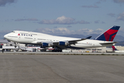 Delta Air Lines Boeing 747-451 (N670US) at  Los Angeles - International, United States