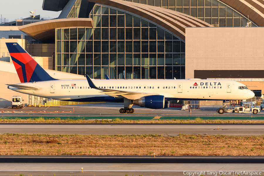 Delta Air Lines Boeing 757-232 (N6710E) | Photo 489874