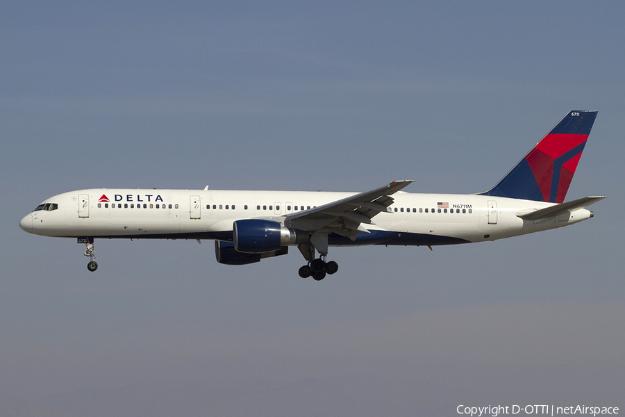 Delta Air Lines Boeing 757-232 (N6711M) | Photo 341016