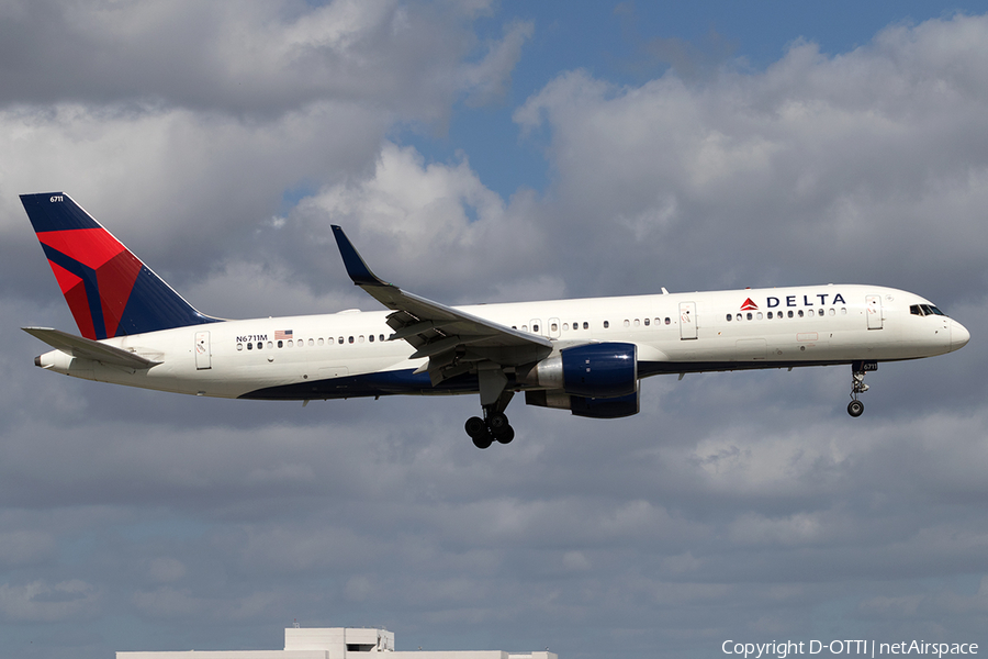 Delta Air Lines Boeing 757-232 (N6711M) | Photo 137344