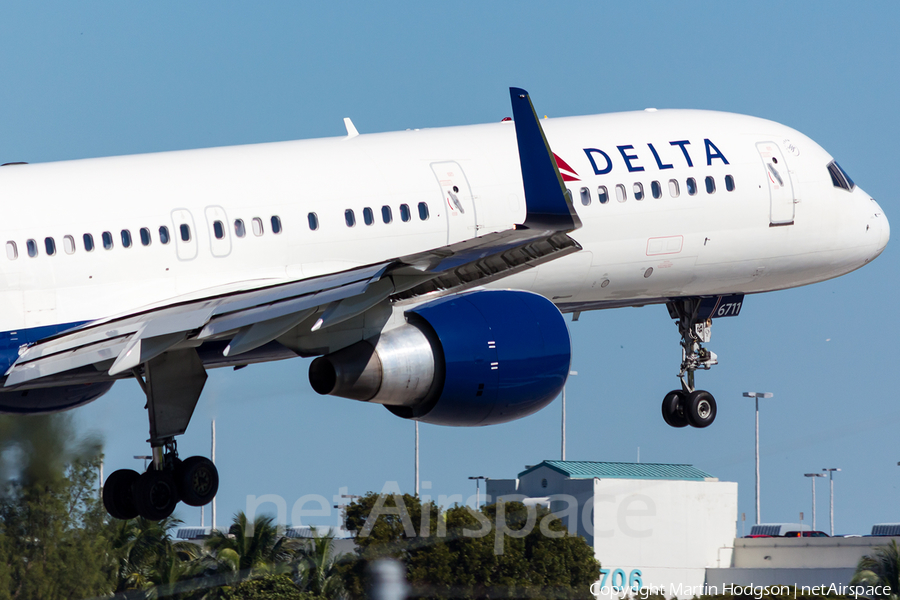 Delta Air Lines Boeing 757-232 (N6711M) | Photo 97892